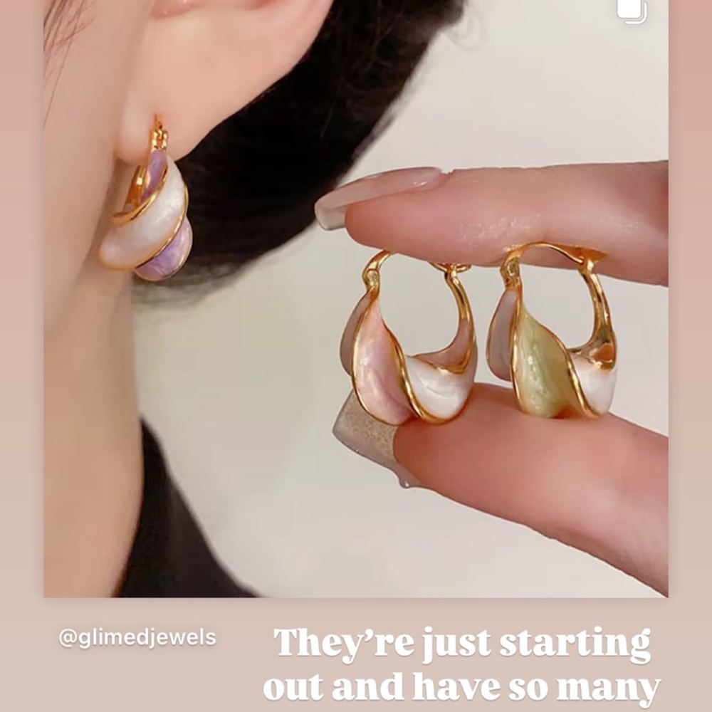Elegant Gold and Pearl Earrings